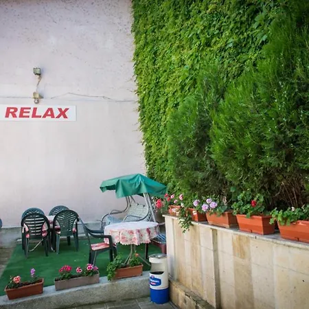 ゲストハウス за гости *