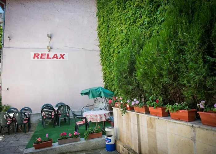 ゲストハウス за гости *