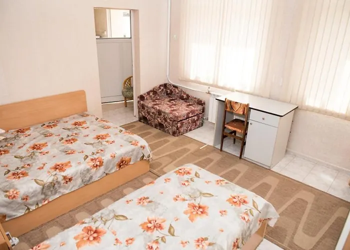 ゲストハウス за гости *